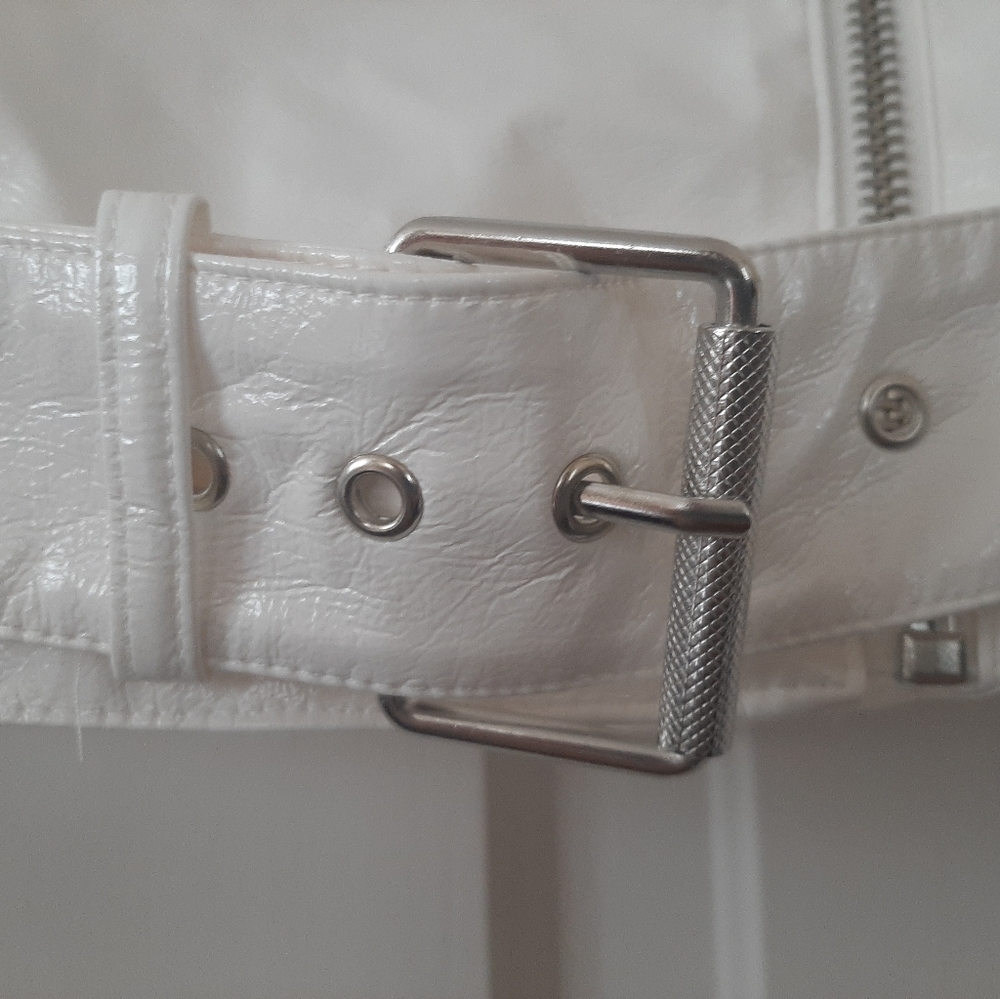 BB DAKOTA It's Electric Vegan Leather Moto Jacket Shiny White XS - Picture 9 of 15
